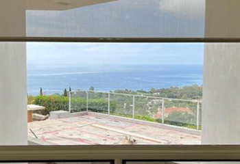 Transform your Solana Beach vacation house with sleek roller shades.
